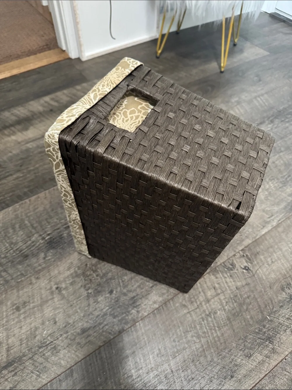 STORAGE BASKET WITH FLORAL CLOTH LINER